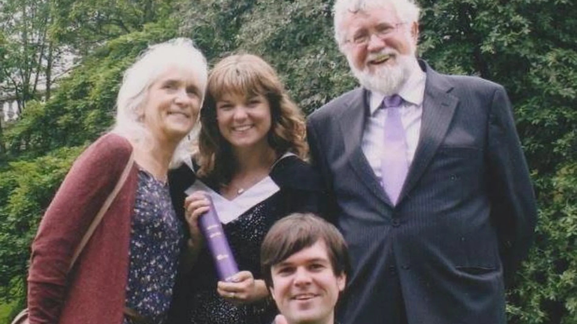 Jo Cameron con su marido y su hija