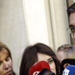 El secretario general del grupo socialista en el Congreso, Eduardo Madina, durante las declaraciones que ha realizado hoy a los medios antes de asistir a la reunión de la Ejecutiva Federal del PSOE.