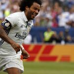 Marcelo celebra uno de los dos goles que le marcó al Chelsea en el segundo partido de pretemporada del Madrid