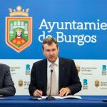 El alcalde de Burgos, Javier Lacalle, presenta la edición acompañado por Carolina Blasco y José Barrena