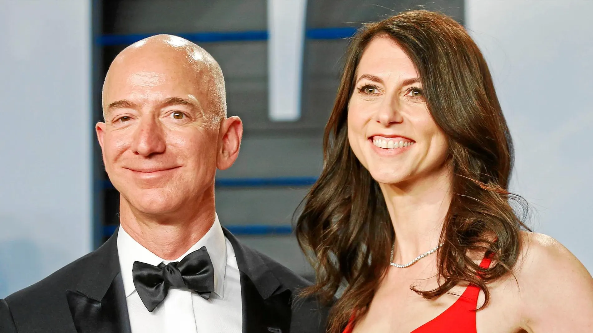 Jeff Bezos y MacKenzie Bezos, en una imagen de archivo / Reuters