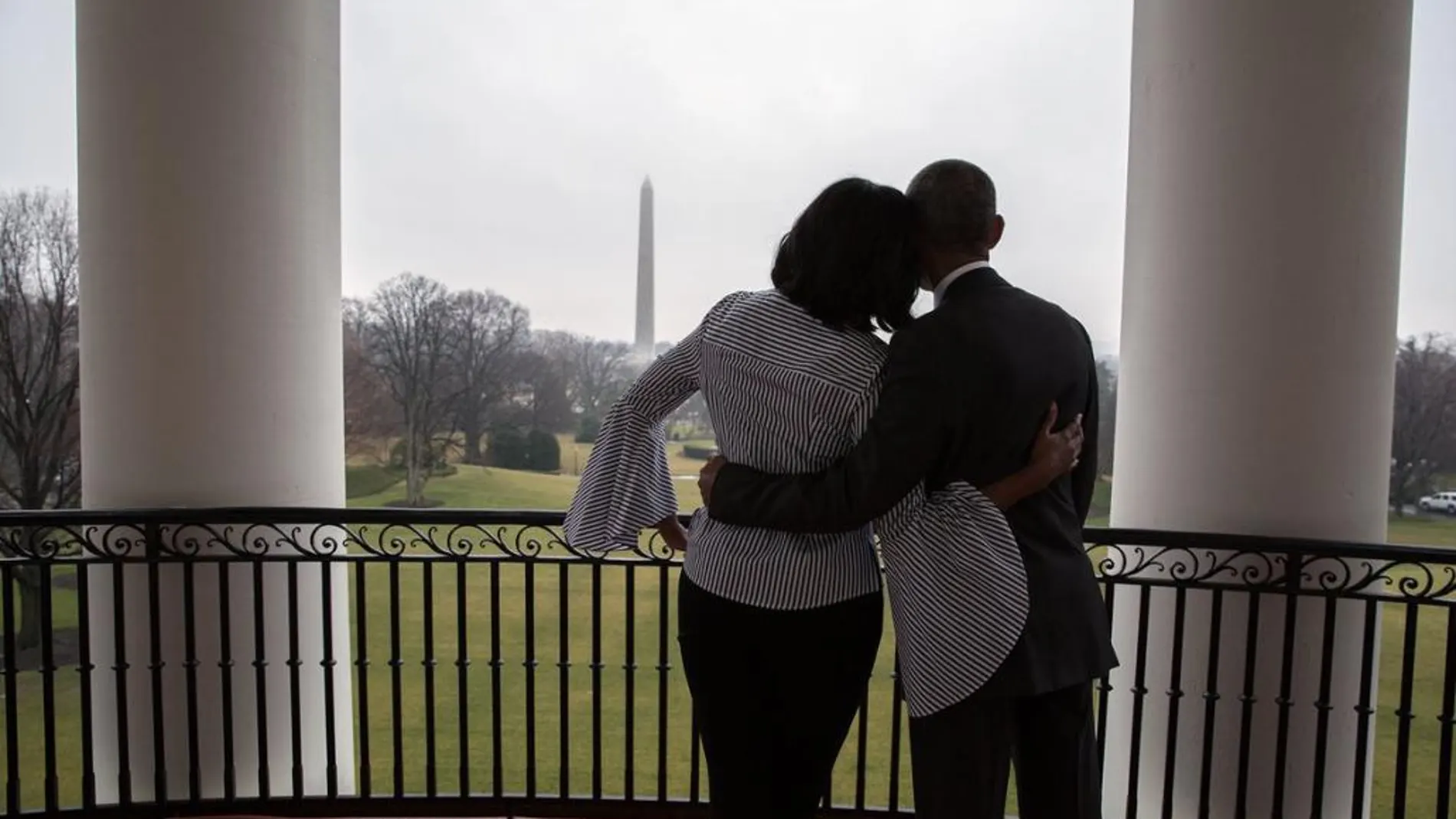El matrimonio Obama en el balcón de al Casa Blanca