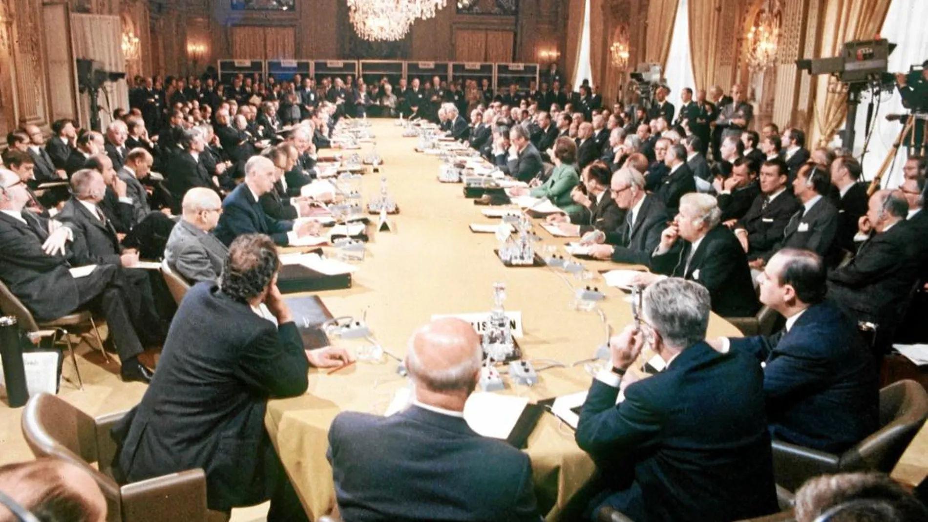 Reunión en París en 1972 para recibir a los futuros miembros de la CEE (Reino Unido, Irlanda y Dinamarca)