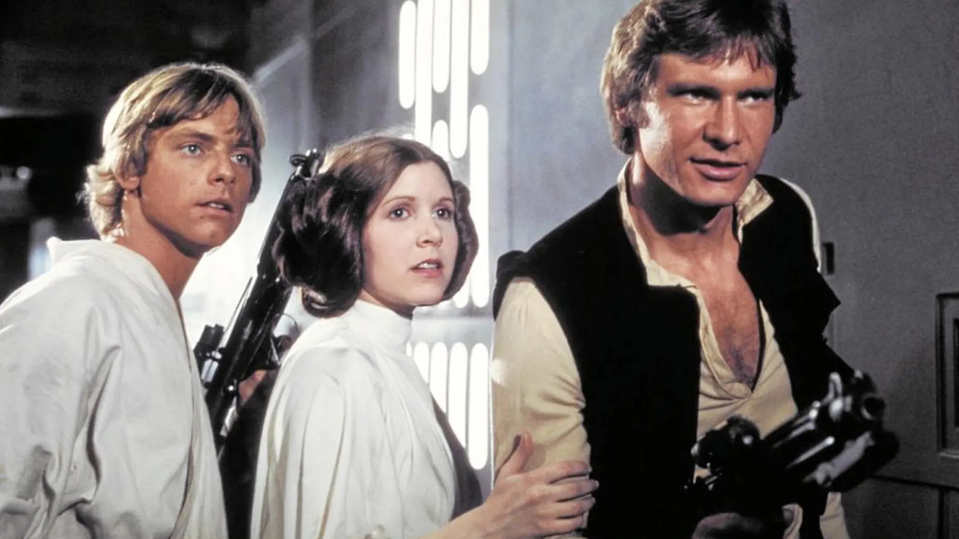 Luke Skywalker, la Princesa Leia y Han Solo en la primera película que se estrenó de la saga, en 1977