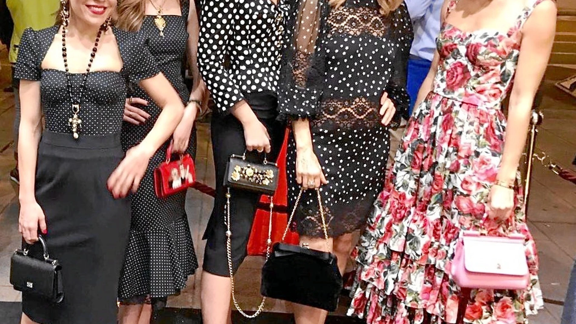 Junto a conocidas blogueras en una fiesta de Dolce &amp; Gabbana