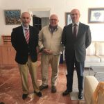 El Director de la Unidad de Negocio (DUN) de Caja Rural del Sur, Juan Luis Lobato, mantuvo un encuentro de trabajo con Juan Luis Oropesa de Cáceres, presidente del Consejo Regulador de las IGP de la Manzanilla y Gordal de Sevilla y Huelva