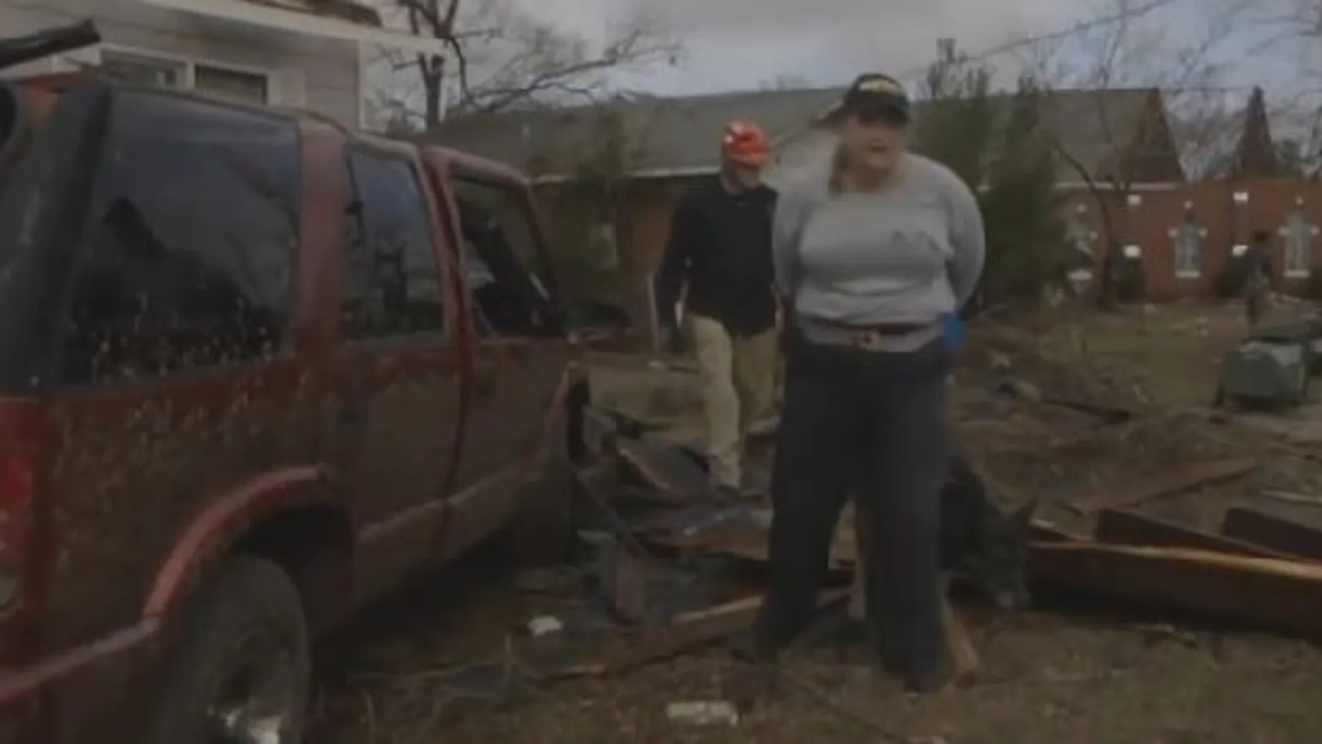 El tornado ha dejado a su paso un rastro de destrucción.