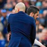 Zidane abraza a Isco tras ser sustituido