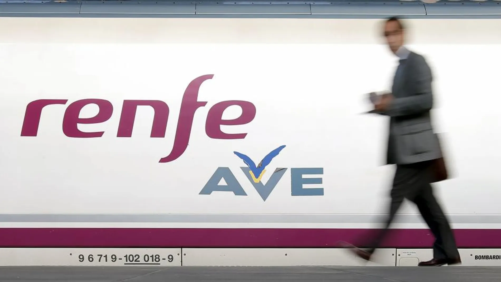 Los trenes AVE generaron 664,4 millones de euros en la primera mitad del año, un 4,3% más
