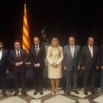 Los sindicalistas y el resto de firmantes del Acuerdo Interprofesional de Cataluña (AIC) posan tras el acto. (Twitter CC OO Catalunya)