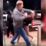 Captura del momento en el que el hombre de 51 años noquea a una niña de 11 años en EEUU / YouTube