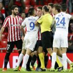 Enfrentamiento entre jugadores del Athletic de Bilbao y del Málaga