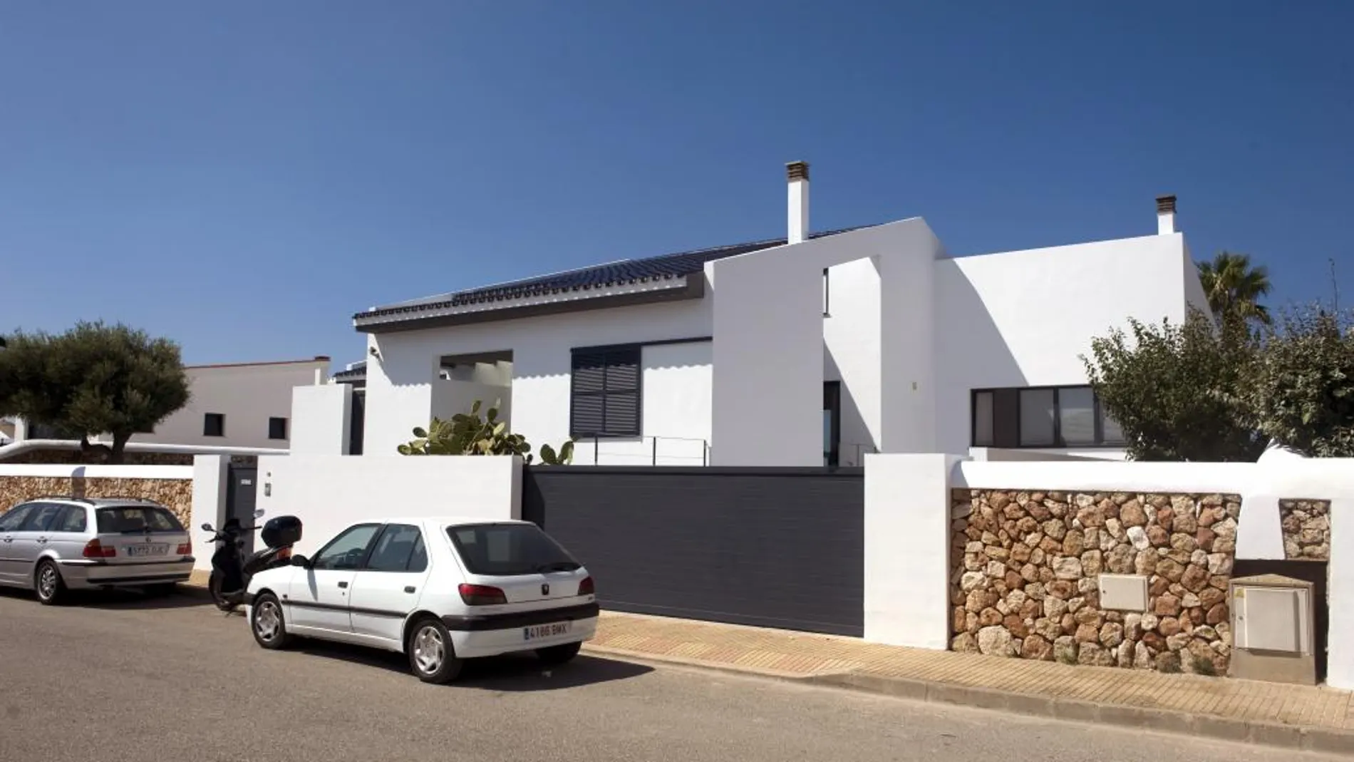 Vista de la vivienda de la urbanización de Son Blanc de Ciutadella (Menorca), donde se ha producido en suceso
