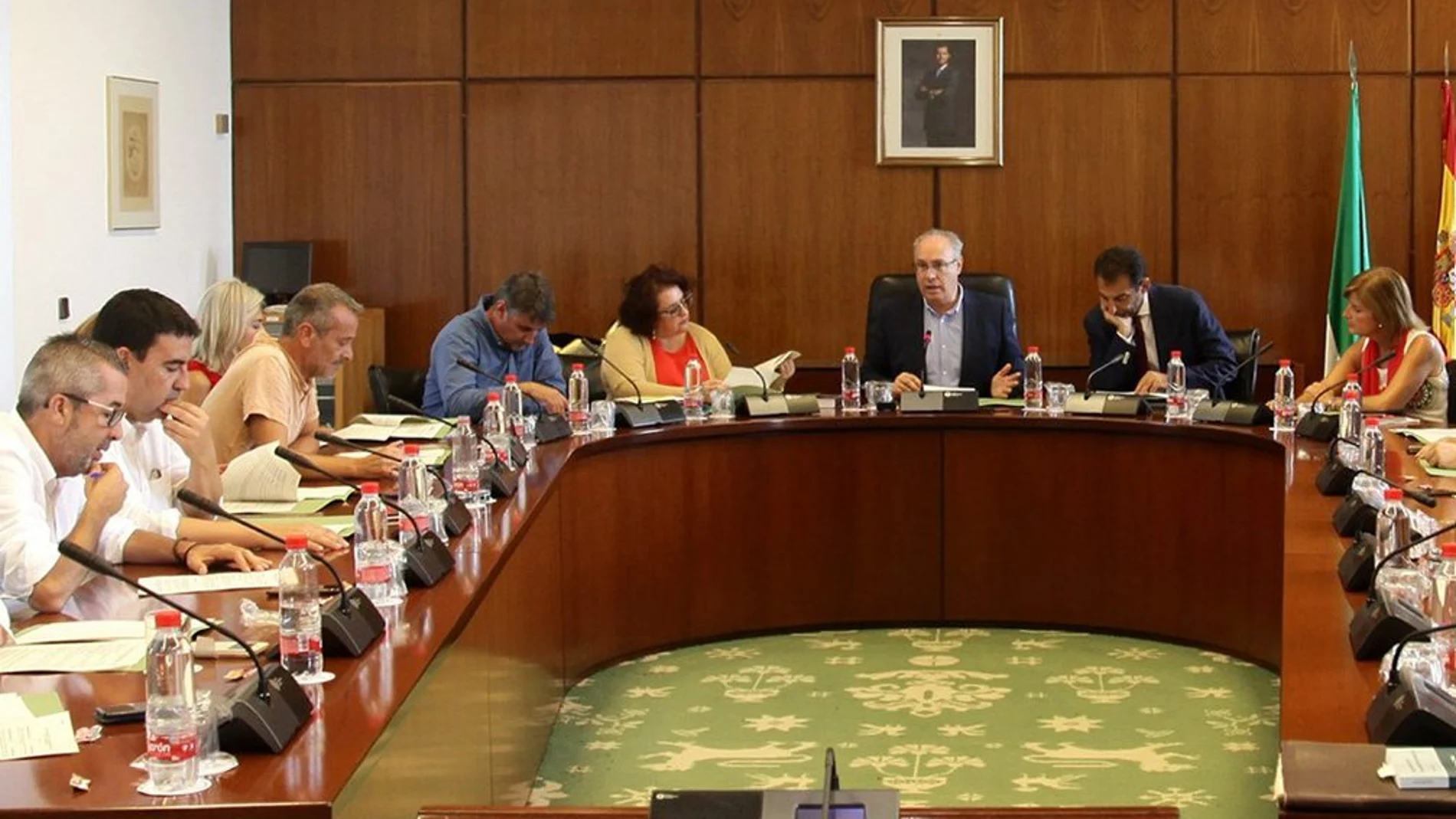 La mesa del Parlamento se reunió ayer en la Cámara andaluza