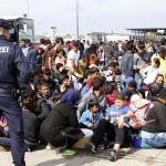 Refugiados en la frontera de Nickelsdorf, en Austria