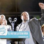 Oriol Junqueras, junto a Raül Romeva, anoche, hace una valoración de los resultados