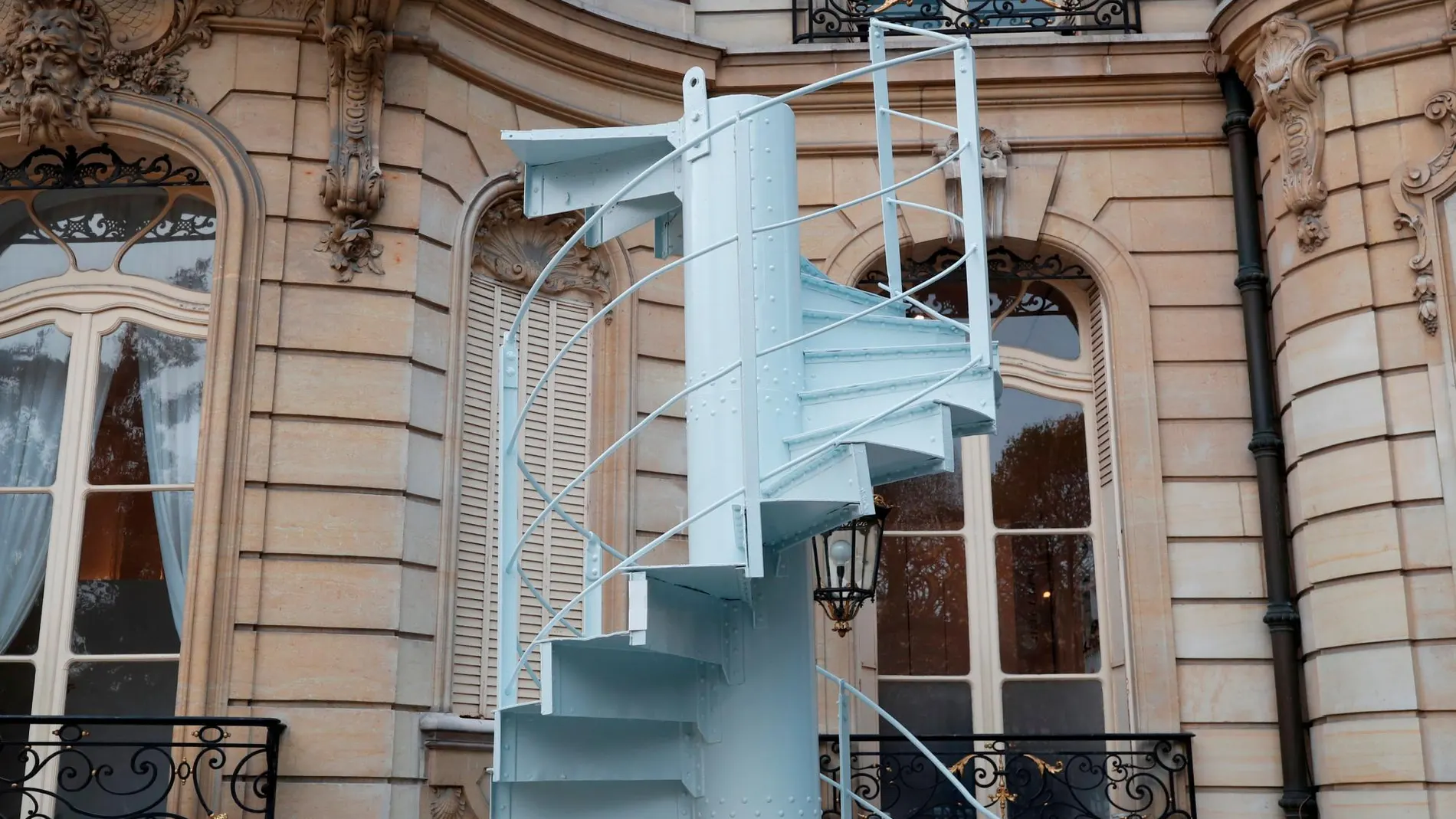Un tramo de las primeras escaleras que sirvieron para subir a la torre Eiffel