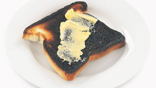La OMS recomienda no consumir alimentos muy tostados o quemados