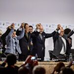 Francois Hollande Christiana Figueres, Laurent y Ban Ki-moon celebran el acuerdo alcanzado en París.