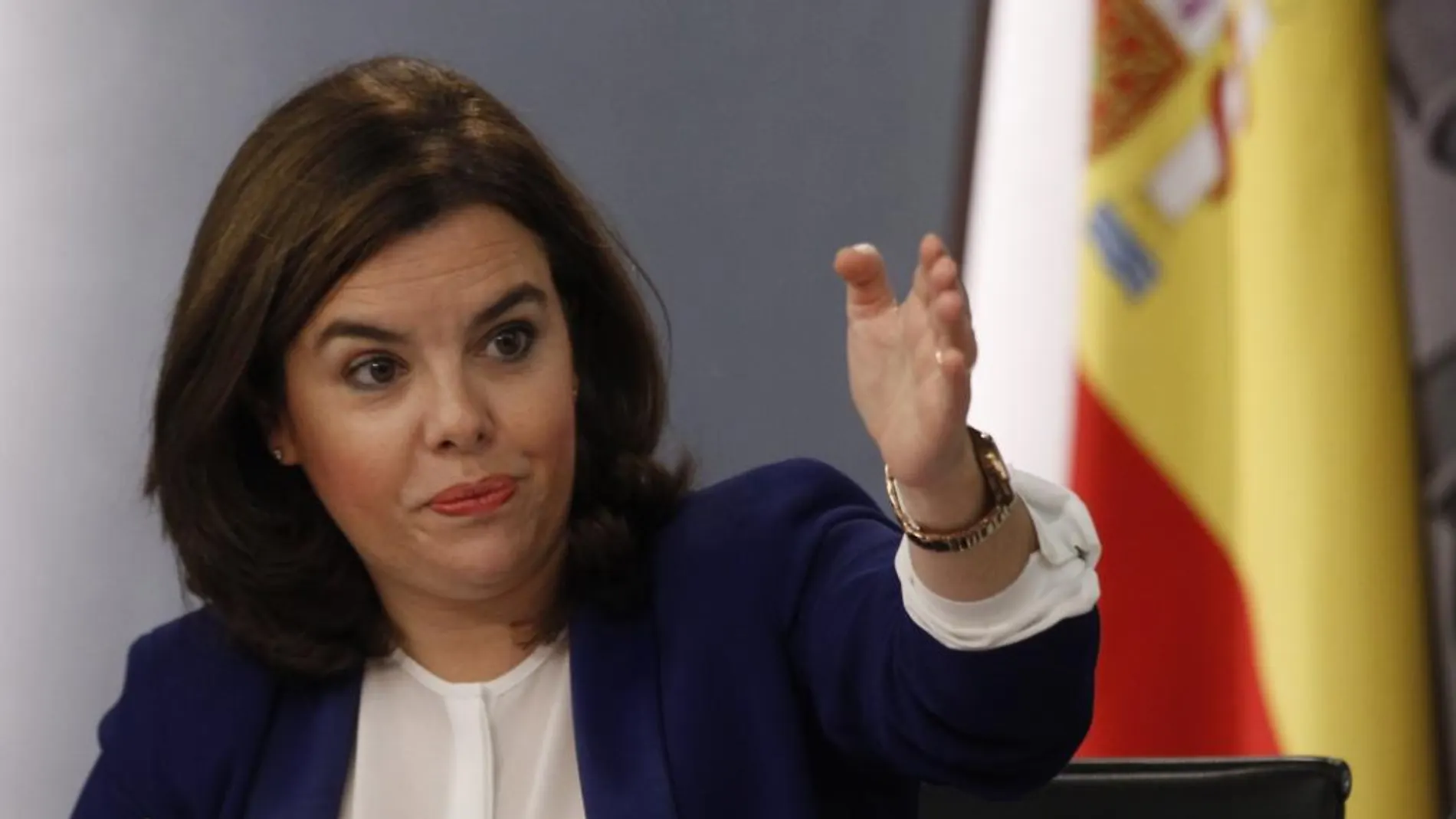 La vicepresidenta del Gobierno, Soraya Sáenz de Santamaría, durante la rueda de prensa tras la reunión del Consejo de Ministros