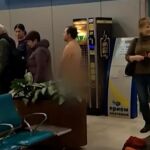 El individuo fue arrestado por los agentes del aeropuerto de Domodedovo mientras corría por la pasarela hacia el avión / YouTube