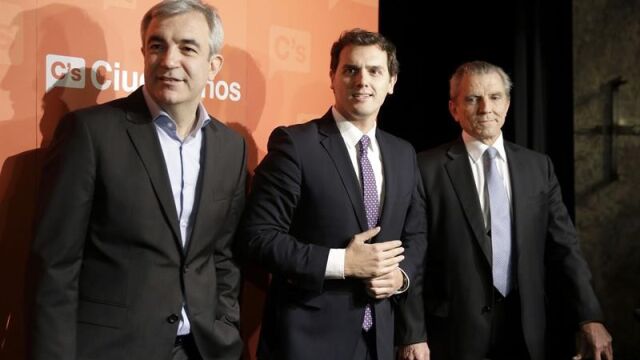 Luis Garicano, Albert Rivera y Manuel Conthe en 2015