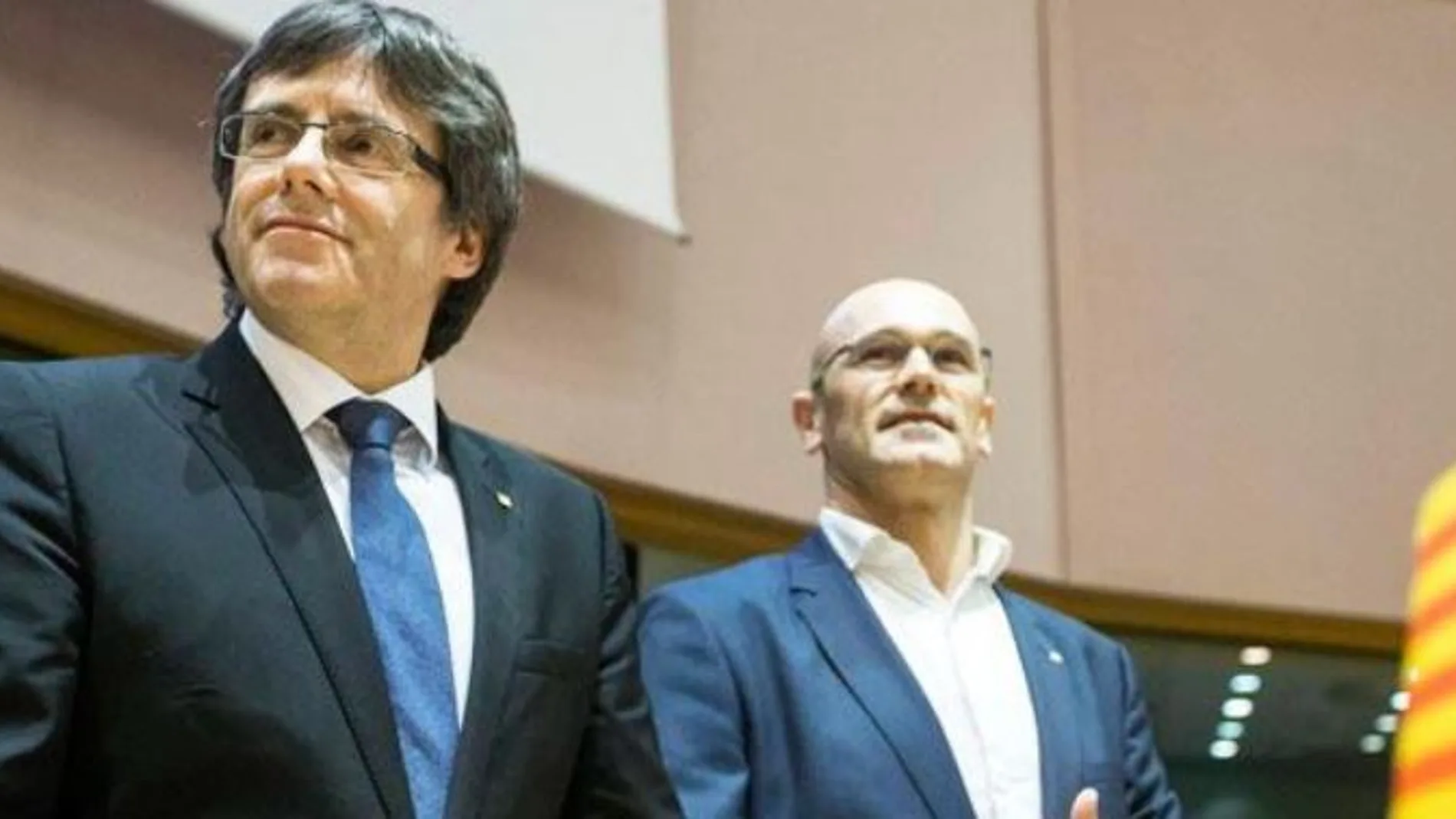 Carles Puigdemont y el ex consejero de Exteriores, Raúl Romeva
