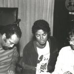 Quincy Jones y Michael Jackson con el director de cine Steven Spielberg