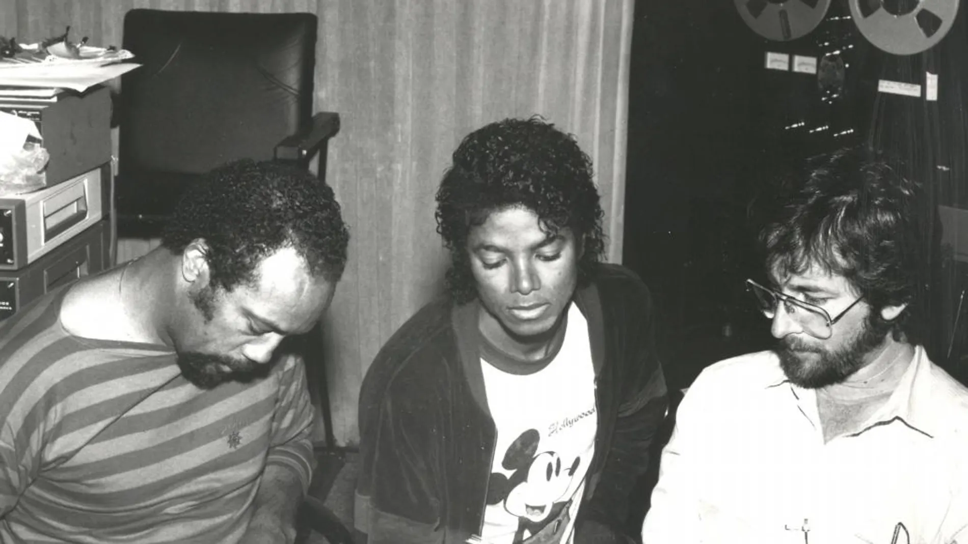 Quincy Jones y Michael Jackson con el director de cine Steven Spielberg