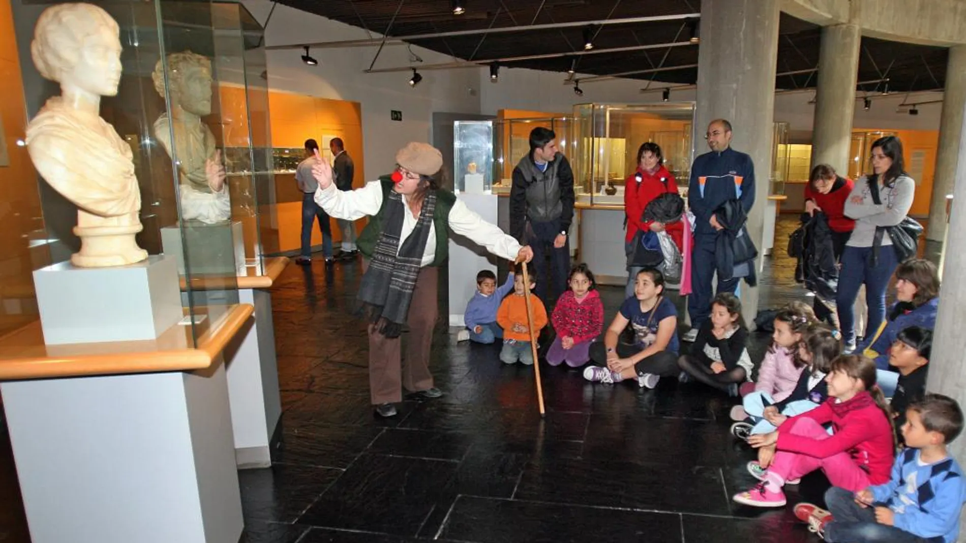 Numeroso público se acerca al Museo Arqueológico de Palencia en en Día Internacional de los Museos