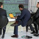 Profesionales del Incibe de León en una reunión para encontrar el origen del virus del ciberataque