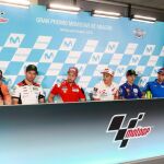 Pol Espargaró, Cal Crutchlow, Andrea Dovizioso, Marc Marquez, Maverick Viñales y Alex Rins durante la rueda de prensa celebrada hoy en el circuito turolense de Motorland Aragón/Foto: Efe