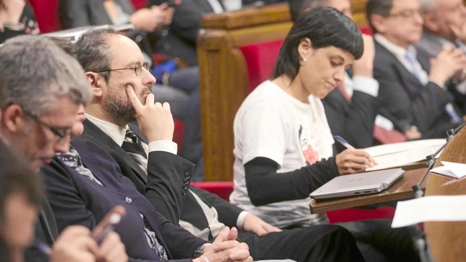La portavoz de la CUP, Anna Gabriel, ayer, durante la sesión de investidura en el Parlament de Cataluña