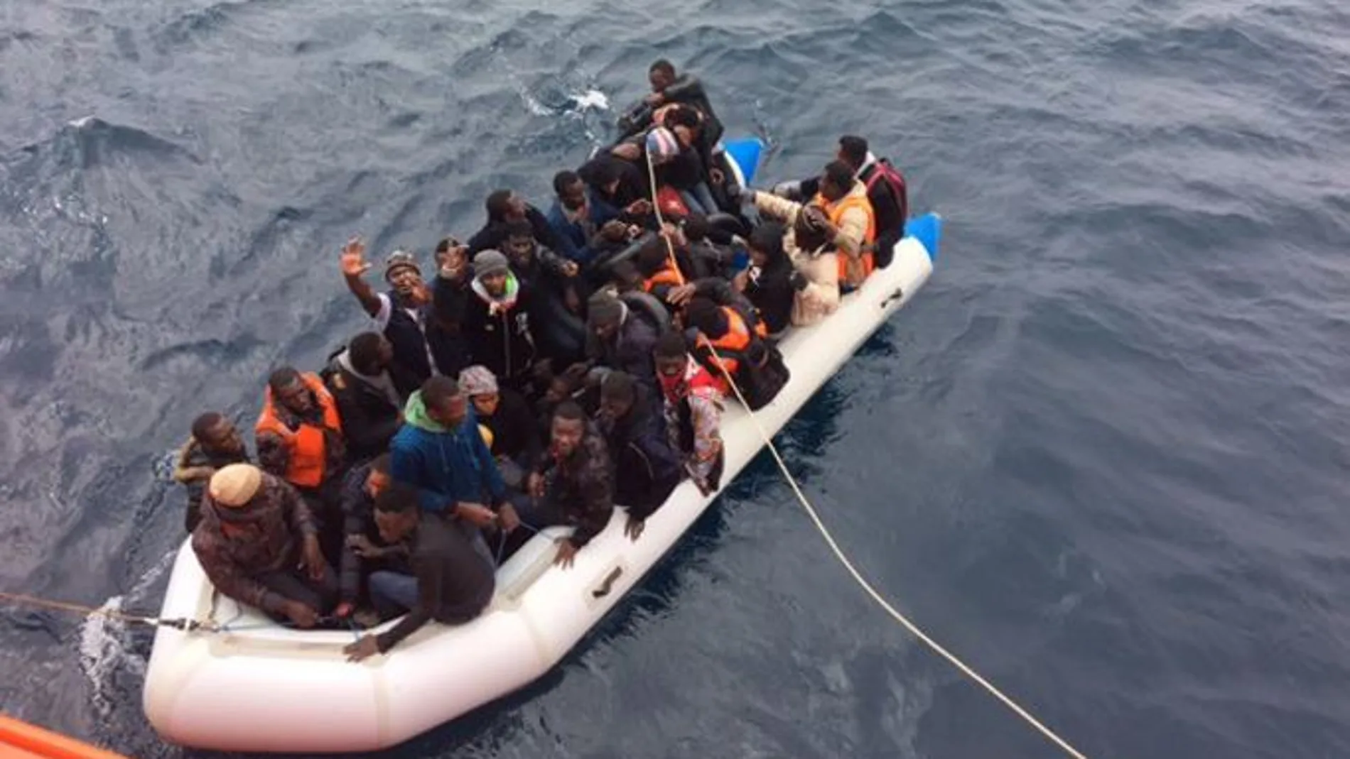 Rescatadas 62 inmigrantes de dos pateras y se busca otra con 25 más