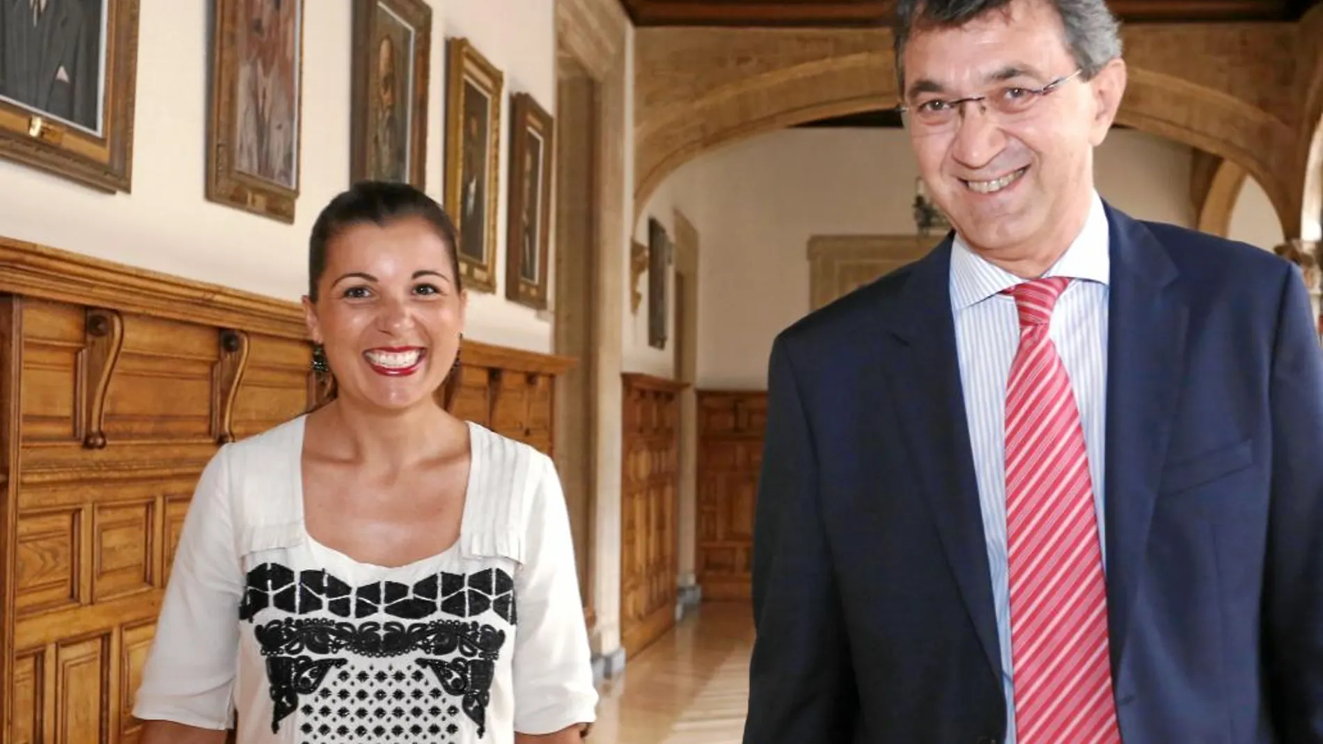 La presidenta de ATA, Soraya Mayo, junto con el presidente de la Diputación de León, Juan Martínez Majo