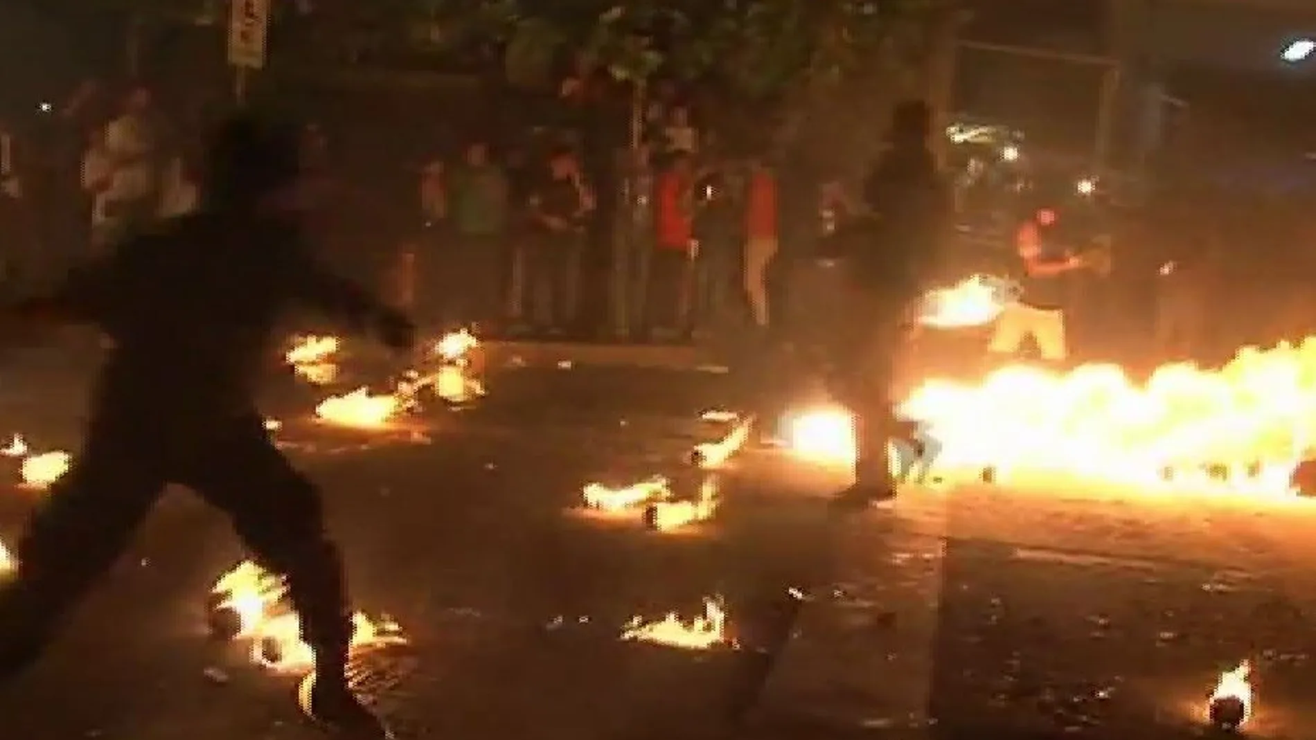 Las calles de Salvador llenas de bolas de fuego