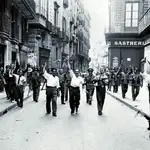 Miradas en el conflicto. Milicianos en la calle Ample de Barcelona, en julio de 1936.