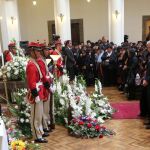 El vicepresidente de Bolivia y algunos ministros velan el cuerpo de Illanes en el Palacio de Gobierno en La Paz