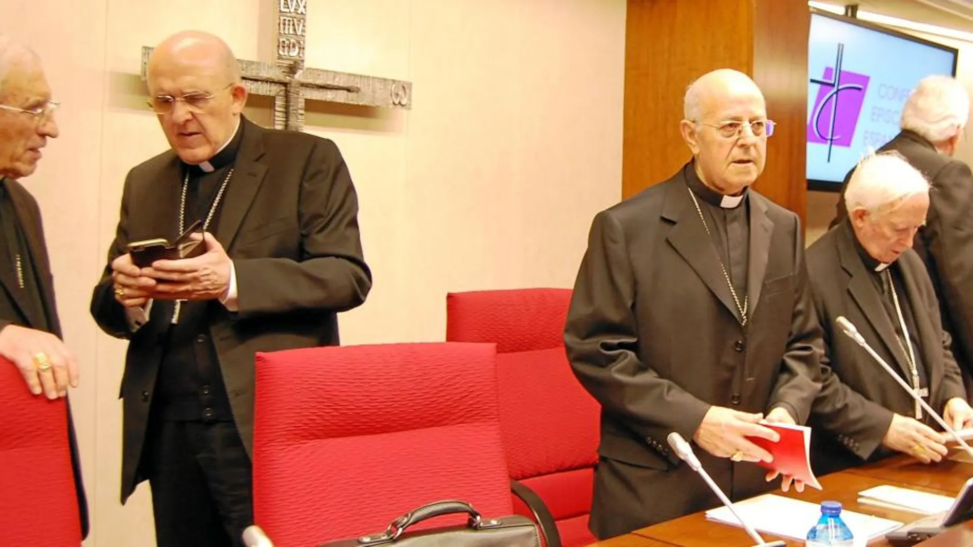 Ricardo Blázquez, en el centro de la imagen, ha estado tres años al frente de la Conferencia Episcopal Española