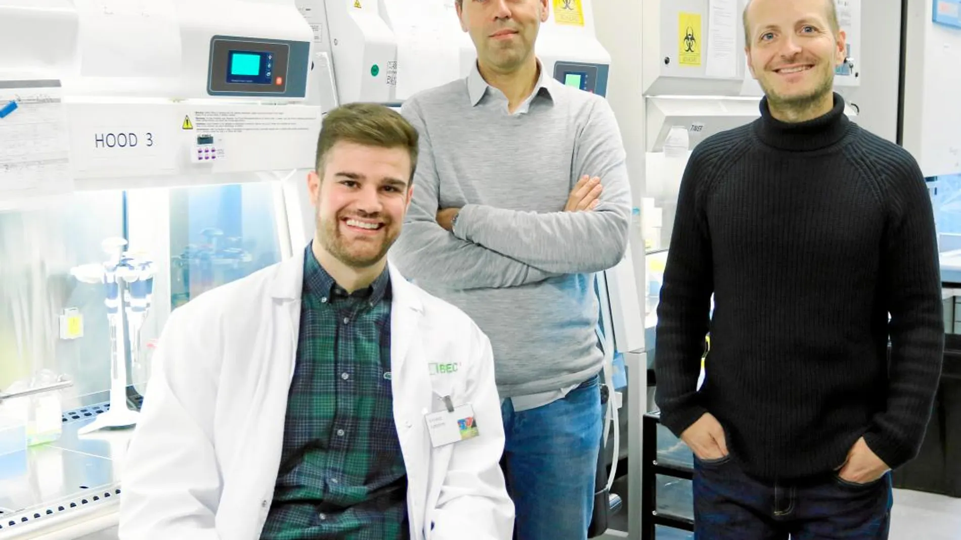 Ernest Latorre, Marino Arroyo y Xavier Trepat, el equipo de investigadores que ha descubierto las células superdeformables