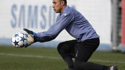 Keylor Navas, en el entrenamiento de ayer del Real Madrid, el último antes del partido de hoy