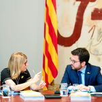 El vicepresidente Pere Aragonès (ERC), encargado de negociar los presupuestos, junto a Elsa Artadi, la portavoz del Govern