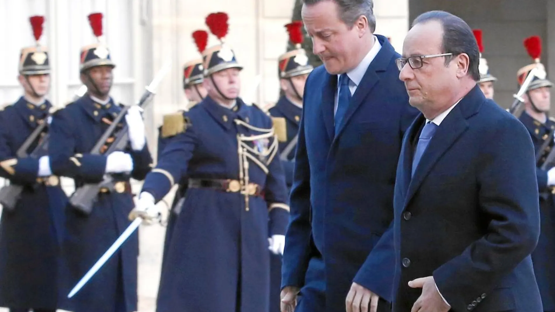 David Cameron y François Holland, ayer en el Palacio del Elíseo, en París