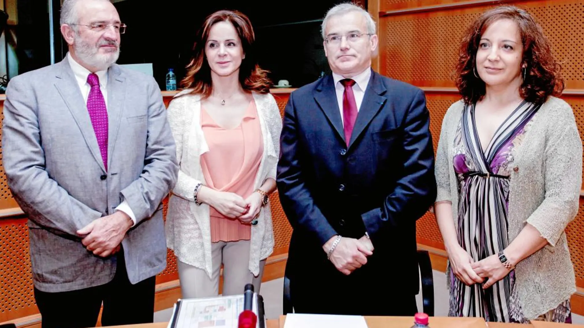 La consejera Silvia Clemente y los eurodiputados Agustín Díaz de Mera e Iratxe García se reúnen con ponente del Reglamento de Pagos Directos y Desarrollo Rural y del Reglamento de la OCM única, Michel Dantin