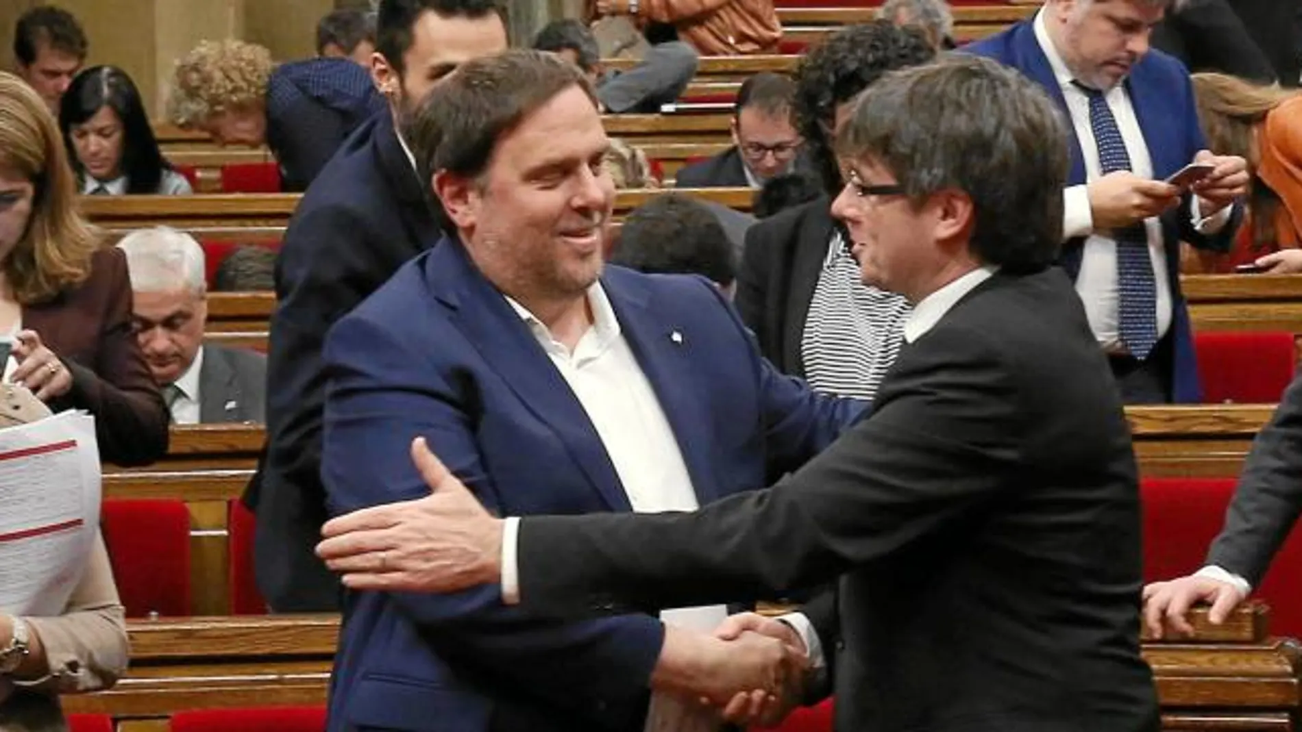 Puigdemont y Junqueras, ayer en el Parlament
