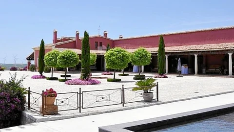 Plantón de Convergencia a la boda de Arrimadas