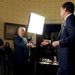 Donald Trump saluda a James Comey el pasado 22 de enero