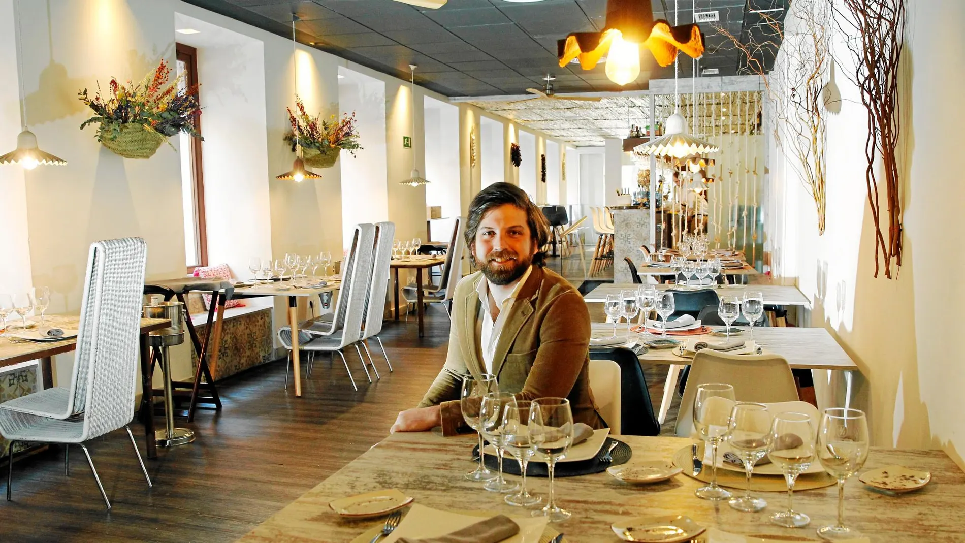 El restaurante La Naya está situado en pleno corazón del barrio de Chamberí
