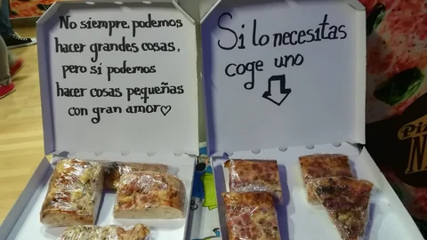 La dueña de la pizzeria “Nisa” deja porciones para quién lo necesite
