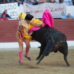 Momento en que el toro cornea a Ivan Fandiño/Foto: Jennifer Harispe
